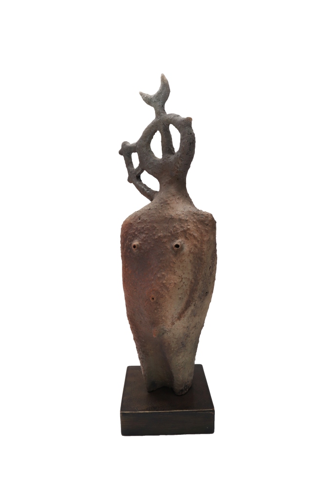 'Фигура с полумесяцем', авт. Потапов А.Ю., керамика, металл, оксиды металлов, дерево, 35,5х13,5 см
