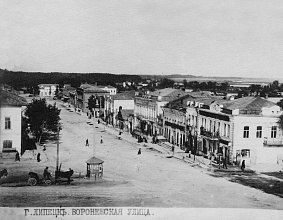 Воронежская улица (сегодня Советская), вид на угол Усманской улицы (Фрунзе)
