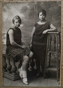 Младшие сестры Марии, Анна и Дарья. 1929 год.